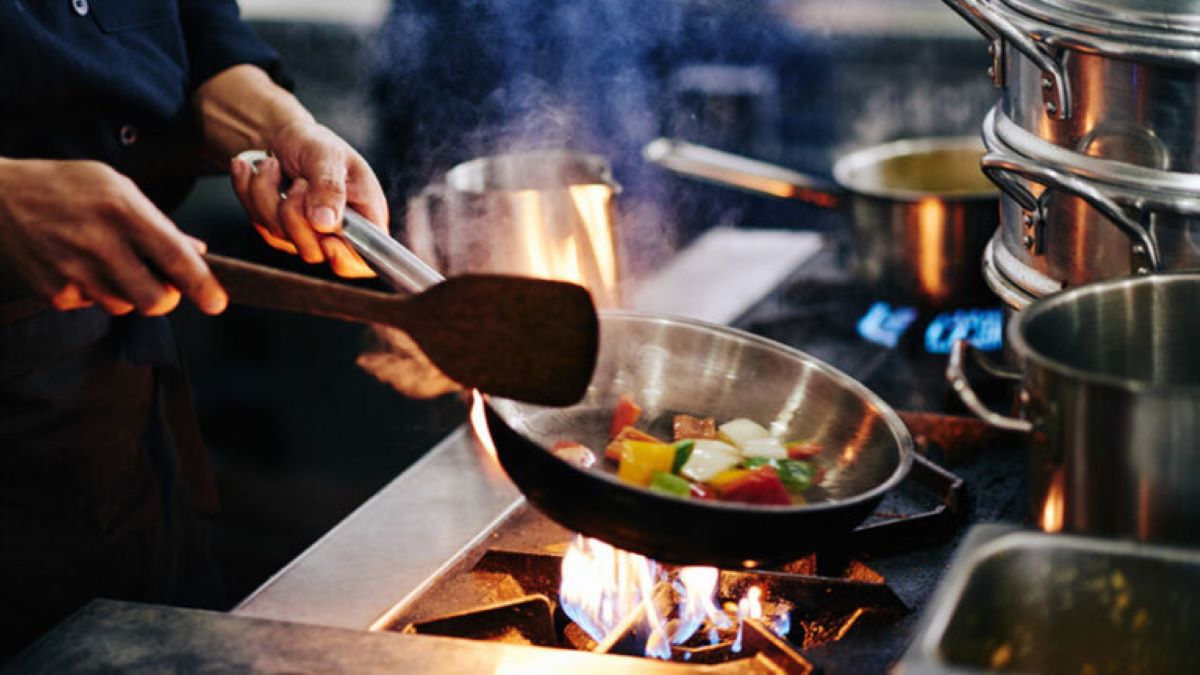 examples of different methods of heat transfer in daily life