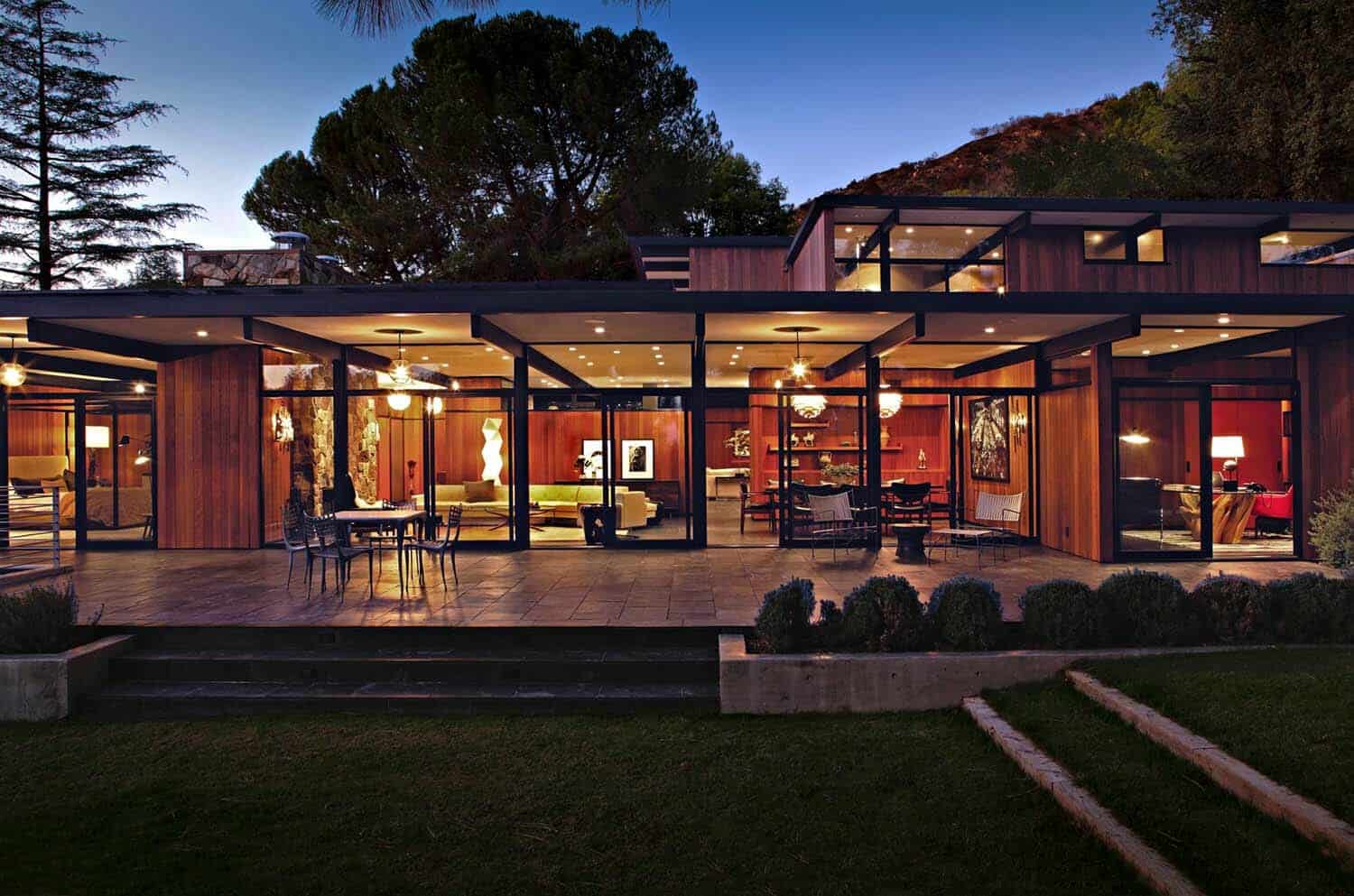 examples of mid century modern mansions
