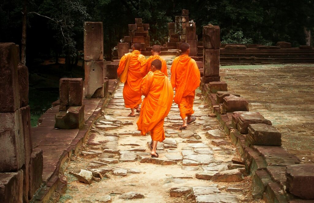 examples of middle way buddhism in daily life