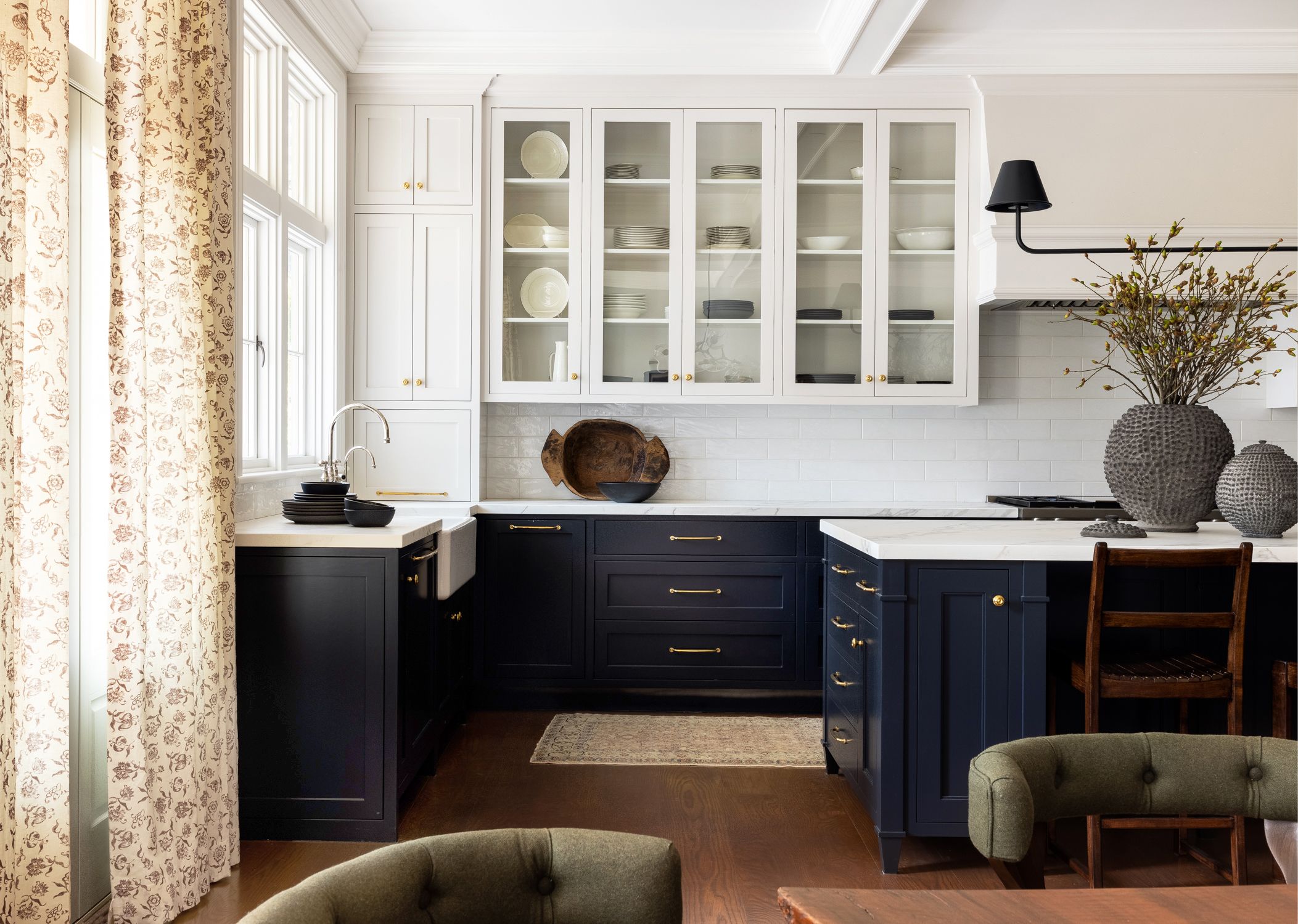 examples of two tone kitchen cabinets design