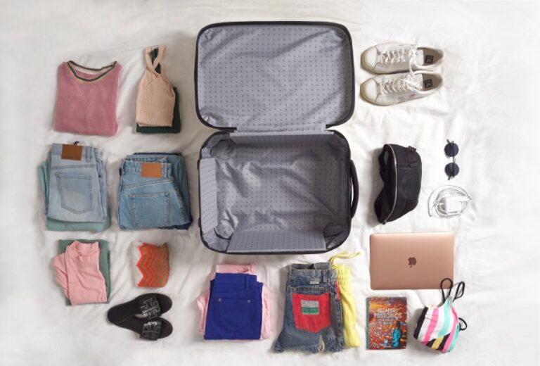 Examples of What Is a Personal Item on a Plane