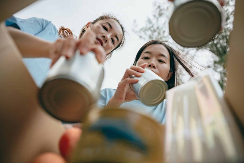 examples of why students should volunteer to help others
